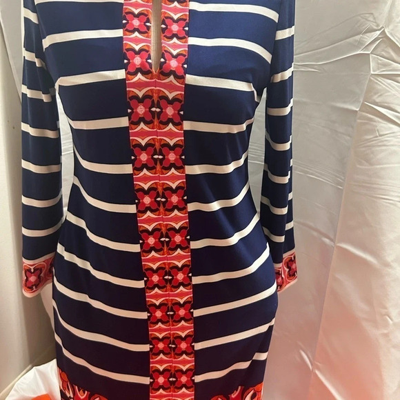 Beautiful Eliza J dress  size 4 lined with back zipper polyester/spandex - Picture 8 of 9